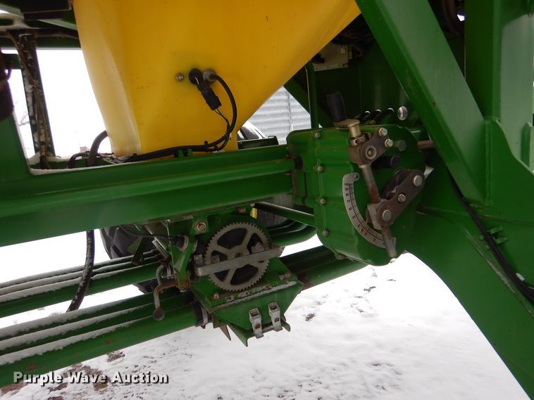 image for item MT9845 2004 John Deere 1890  air seeder