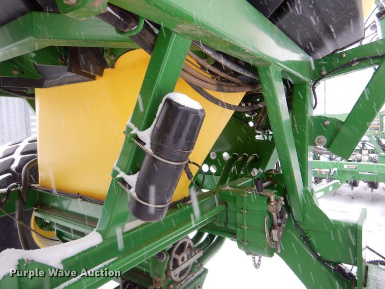 image for item MT9845 2004 John Deere 1890  air seeder