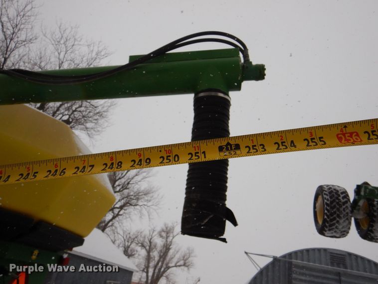 image for item MT9845 2004 John Deere 1890  air seeder