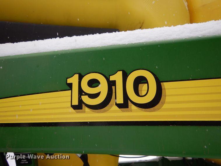 image for item MT9845 2004 John Deere 1890  air seeder