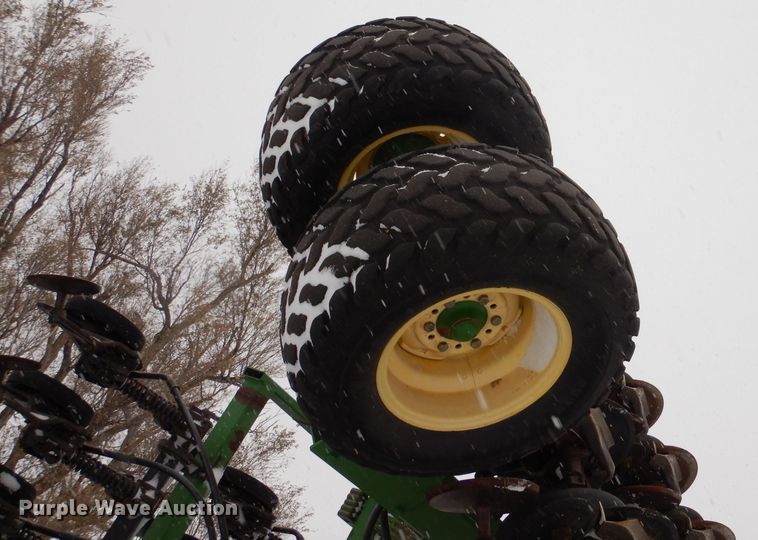 image for item MT9845 2004 John Deere 1890  air seeder