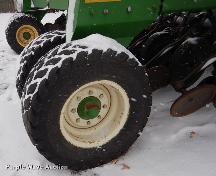 image for item MT9845 2004 John Deere 1890  air seeder