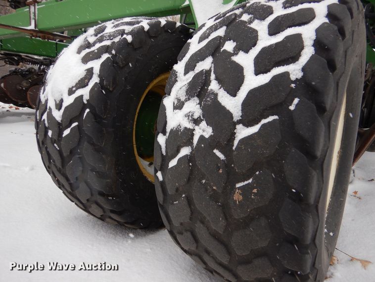 image for item MT9845 2004 John Deere 1890  air seeder