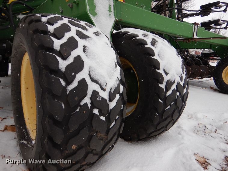 image for item MT9845 2004 John Deere 1890  air seeder