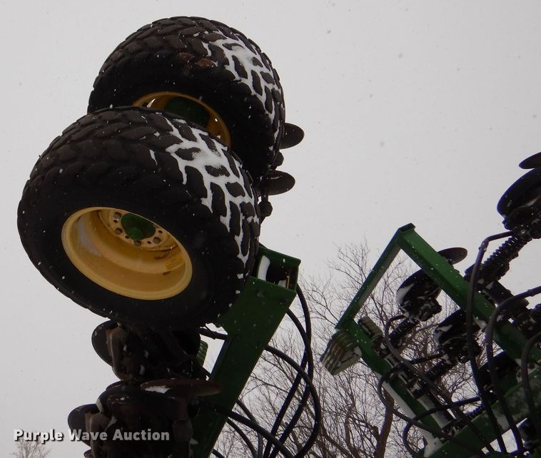 image for item MT9845 2004 John Deere 1890  air seeder