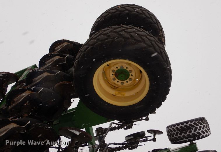 image for item MT9845 2004 John Deere 1890  air seeder