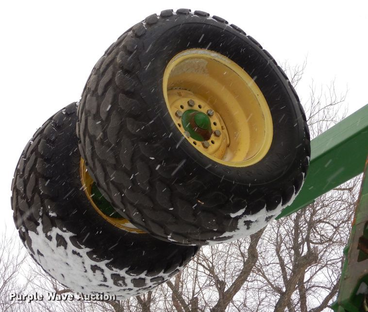 image for item MT9845 2004 John Deere 1890  air seeder