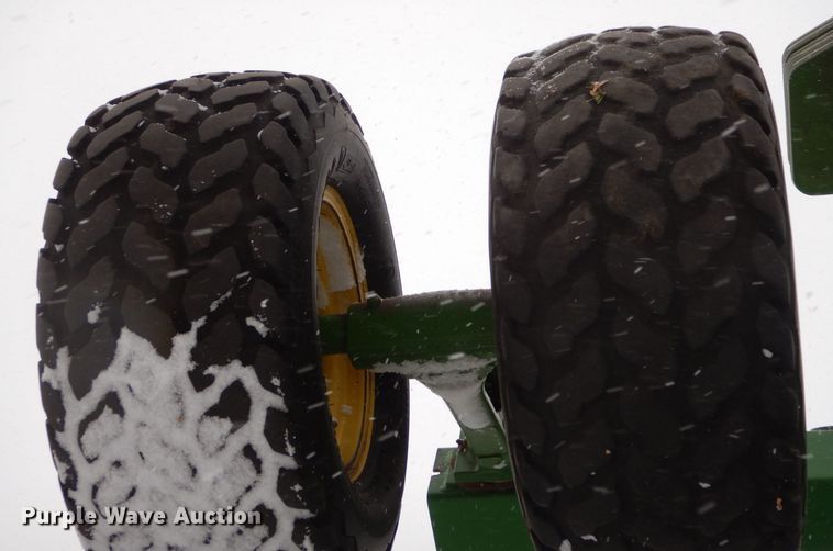 image for item MT9845 2004 John Deere 1890  air seeder