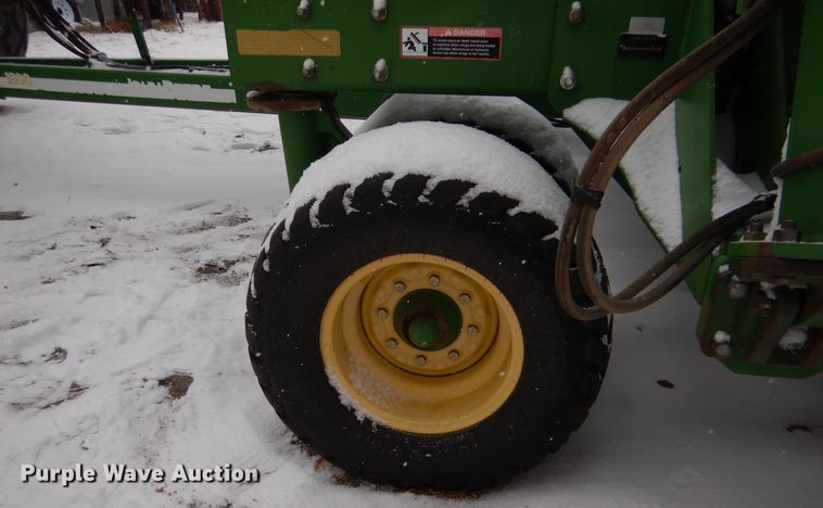 image for item MT9845 2004 John Deere 1890  air seeder