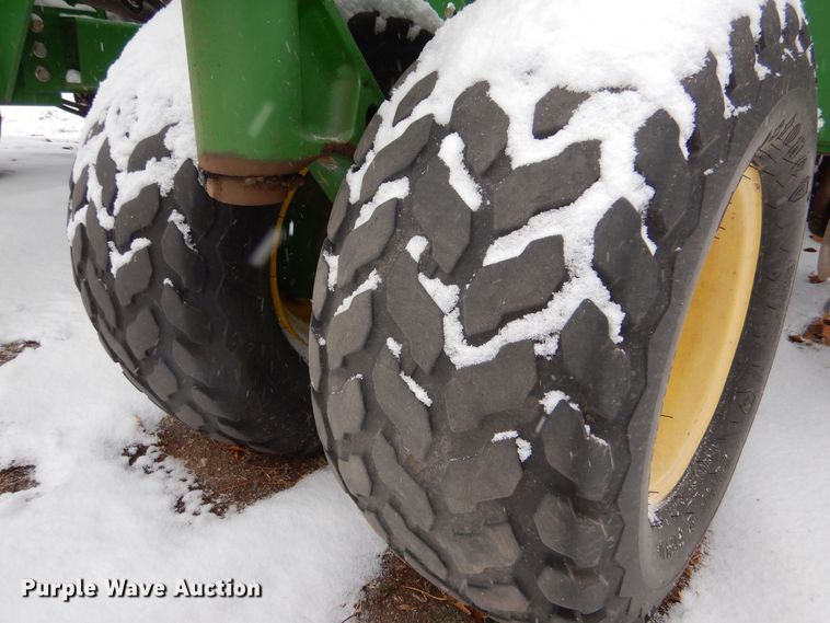 image for item MT9845 2004 John Deere 1890  air seeder