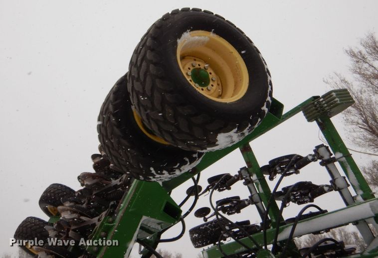 image for item MT9845 2004 John Deere 1890  air seeder