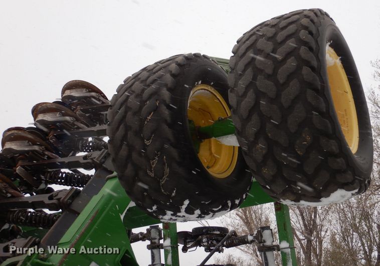 image for item MT9845 2004 John Deere 1890  air seeder