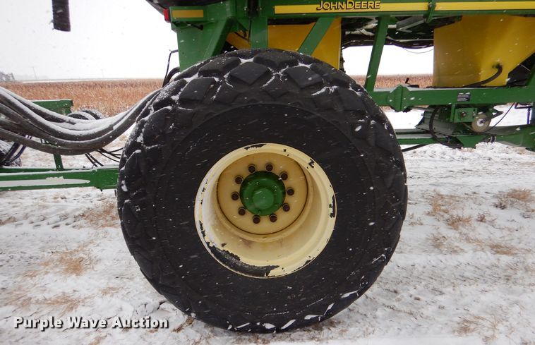 image for item MT9845 2004 John Deere 1890  air seeder