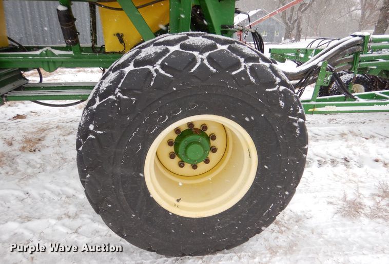 image for item MT9845 2004 John Deere 1890  air seeder