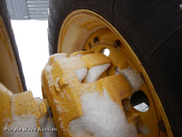 image for item MT9846 1996 John Deere 8870  4WD tractor