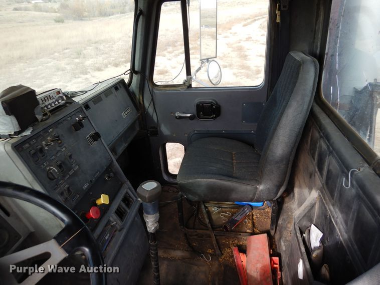 image for item DF8188 1997 Mack CH613  semi truck