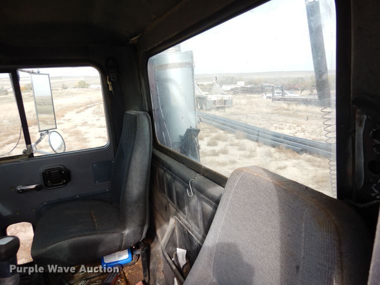 image for item DF8188 1997 Mack CH613  semi truck