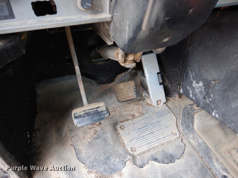 image for item DF8188 1997 Mack CH613  semi truck