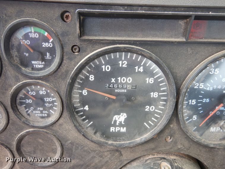 image for item DF8188 1997 Mack CH613  semi truck