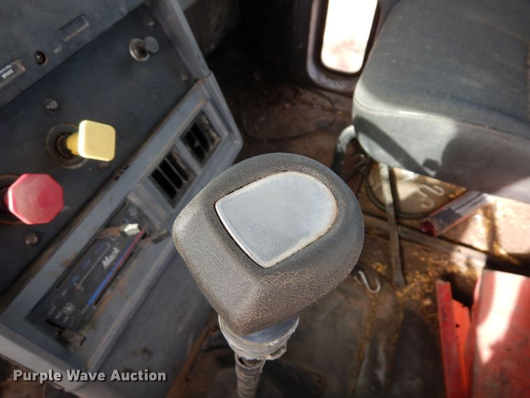 image for item DF8188 1997 Mack CH613  semi truck