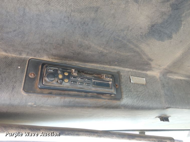 image for item DF8188 1997 Mack CH613  semi truck