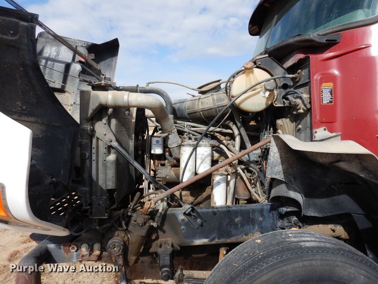 image for item DF8188 1997 Mack CH613  semi truck