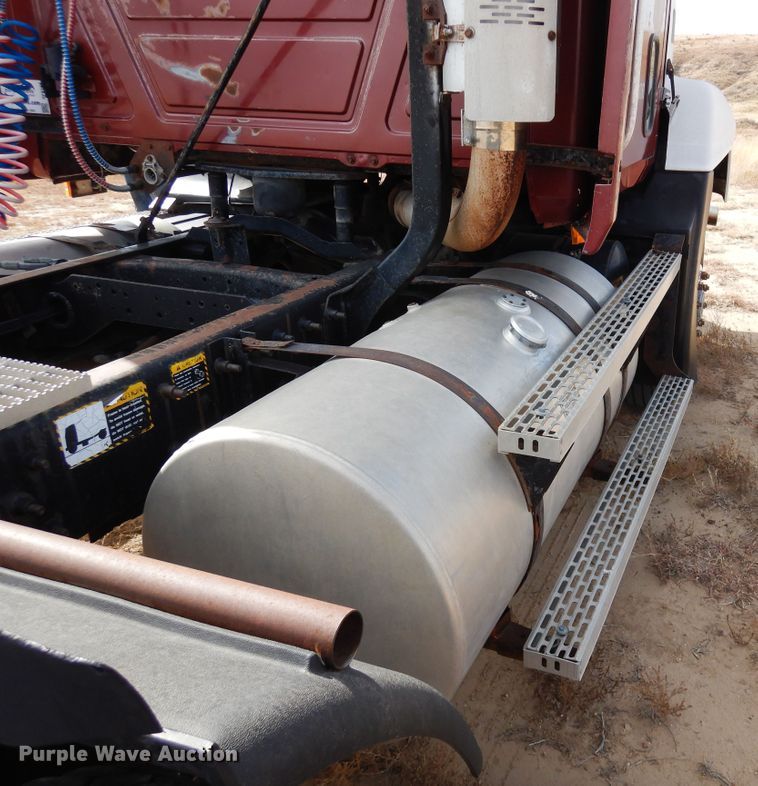 image for item DF8188 1997 Mack CH613  semi truck