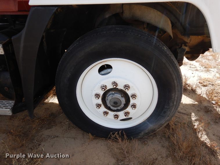 image for item DF8188 1997 Mack CH613  semi truck