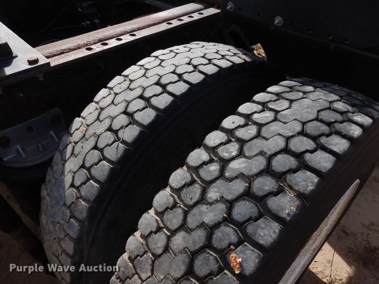 image for item DF8188 1997 Mack CH613  semi truck