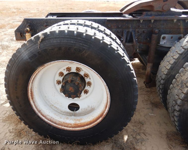 image for item DF8188 1997 Mack CH613  semi truck