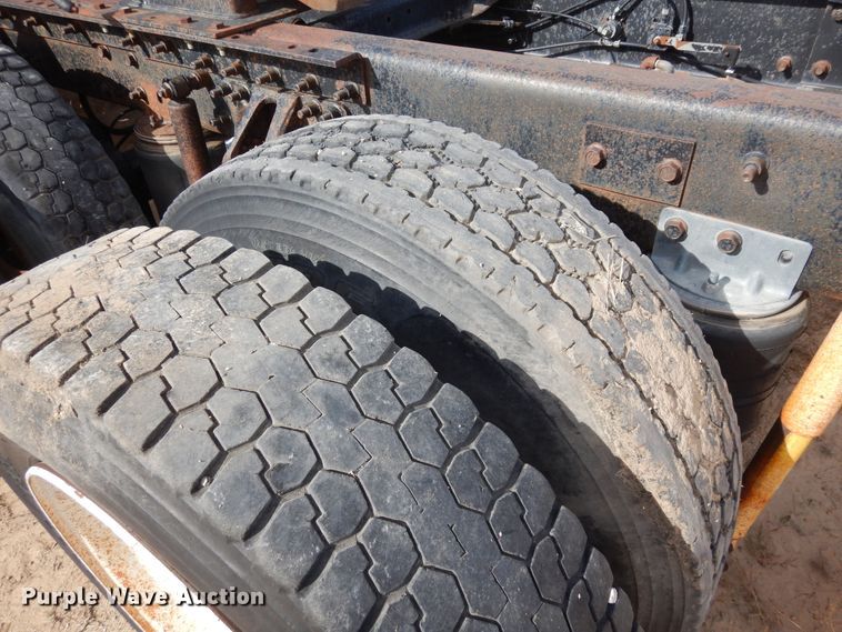 image for item DF8188 1997 Mack CH613  semi truck