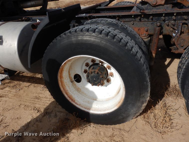 image for item DF8188 1997 Mack CH613  semi truck