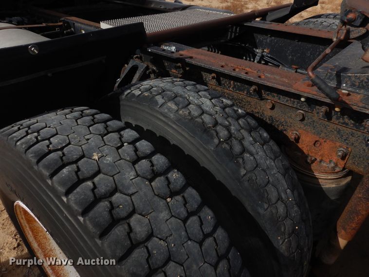 image for item DF8188 1997 Mack CH613  semi truck