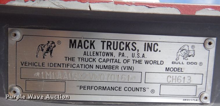 image for item DF8188 1997 Mack CH613  semi truck
