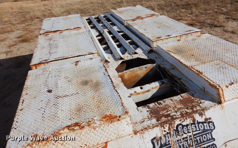 image for item DF8189 1981 Trail King 1551-4500  lowboy equipment trailer