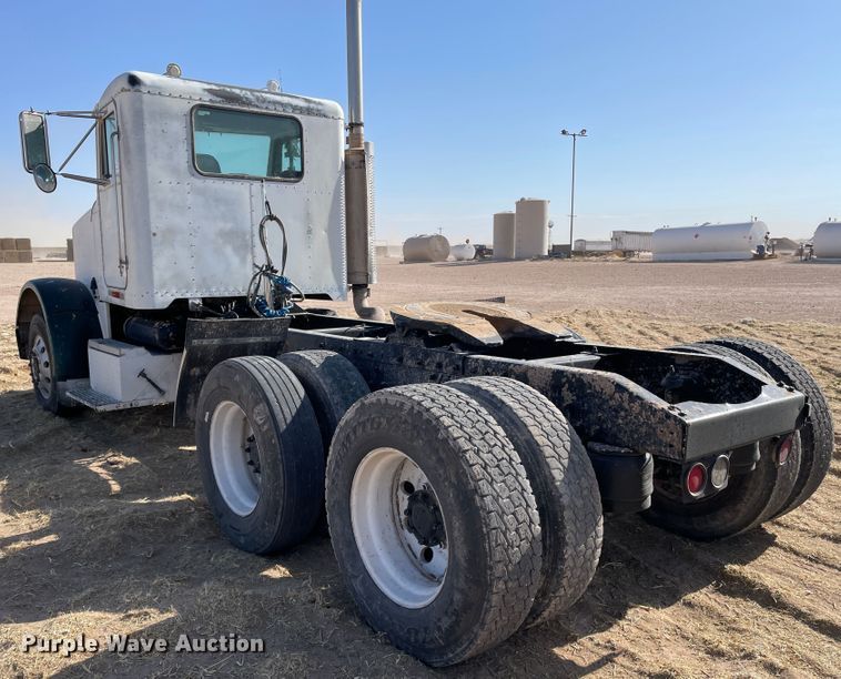 image for item DJ5118 1996 Peterbilt 357  semi truck