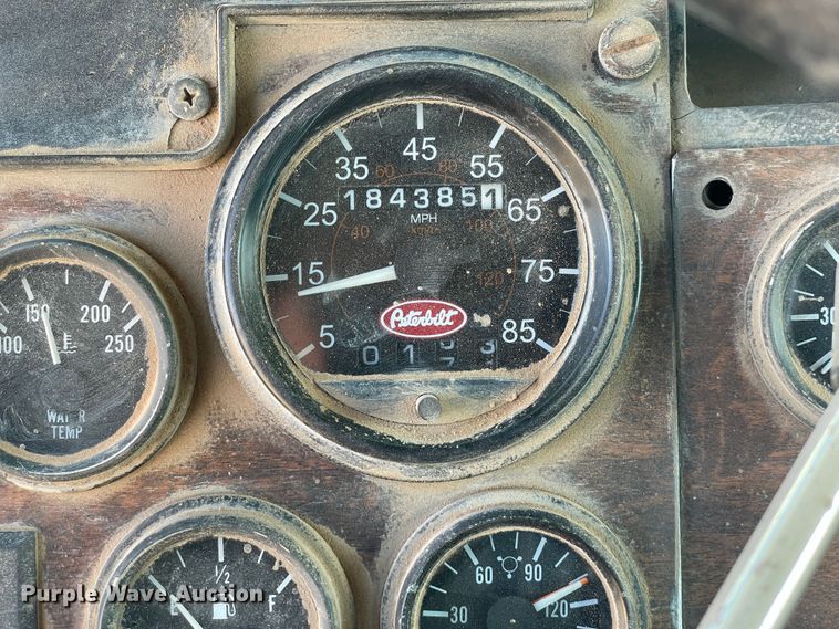 image for item DJ5118 1996 Peterbilt 357  semi truck