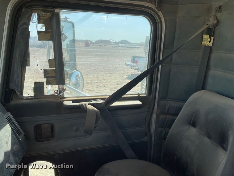 image for item DJ5118 1996 Peterbilt 357  semi truck