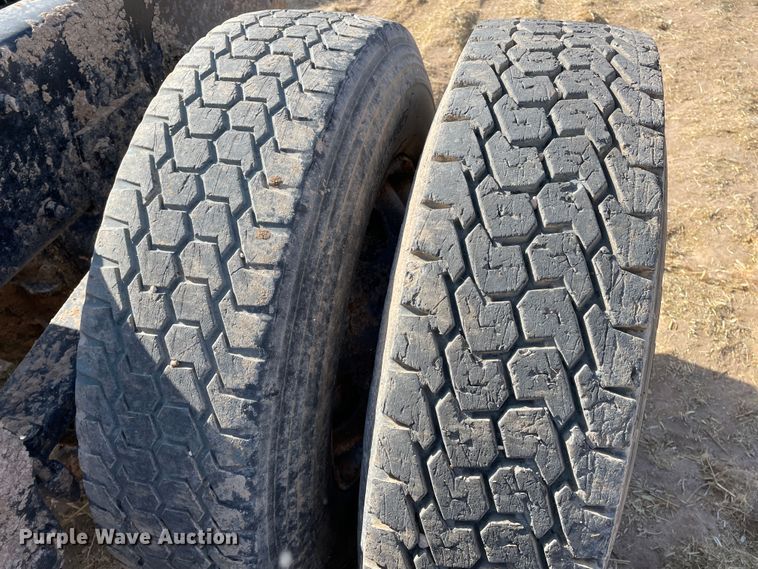 image for item DJ5118 1996 Peterbilt 357  semi truck