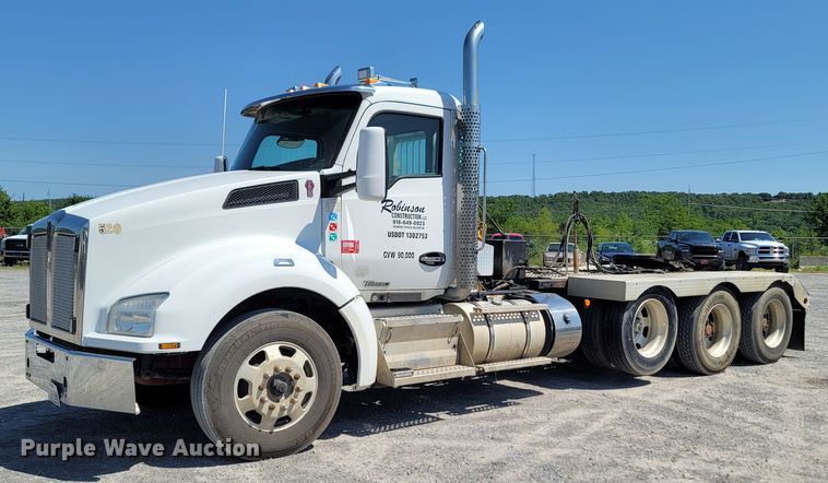 image for item DM4181 2015 Kenworth T880  semi truck