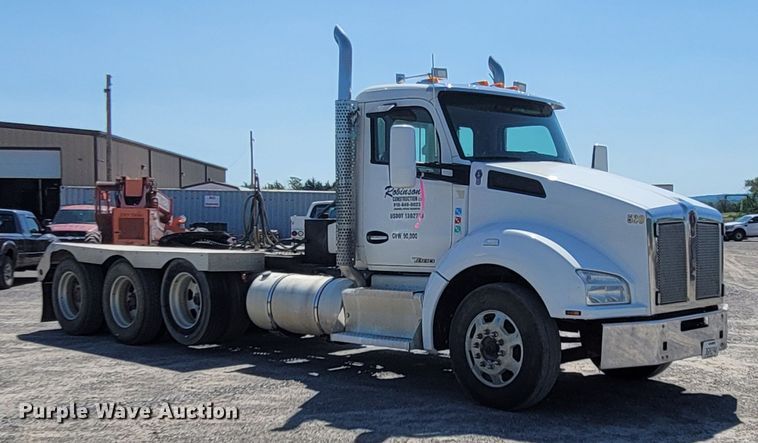 image for item DM4181 2015 Kenworth T880  semi truck