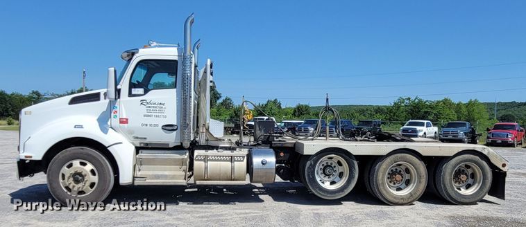 image for item DM4181 2015 Kenworth T880  semi truck