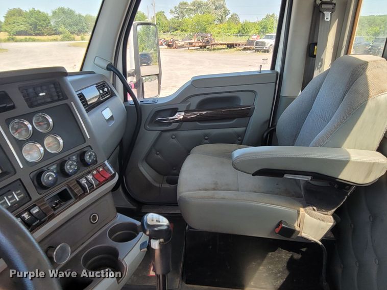 image for item DM4181 2015 Kenworth T880  semi truck