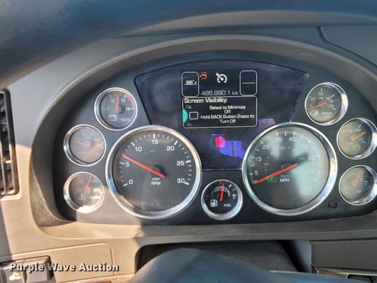 image for item DM4181 2015 Kenworth T880  semi truck