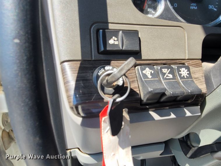 image for item DM4181 2015 Kenworth T880  semi truck