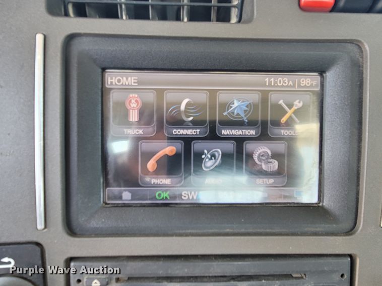 image for item DM4181 2015 Kenworth T880  semi truck