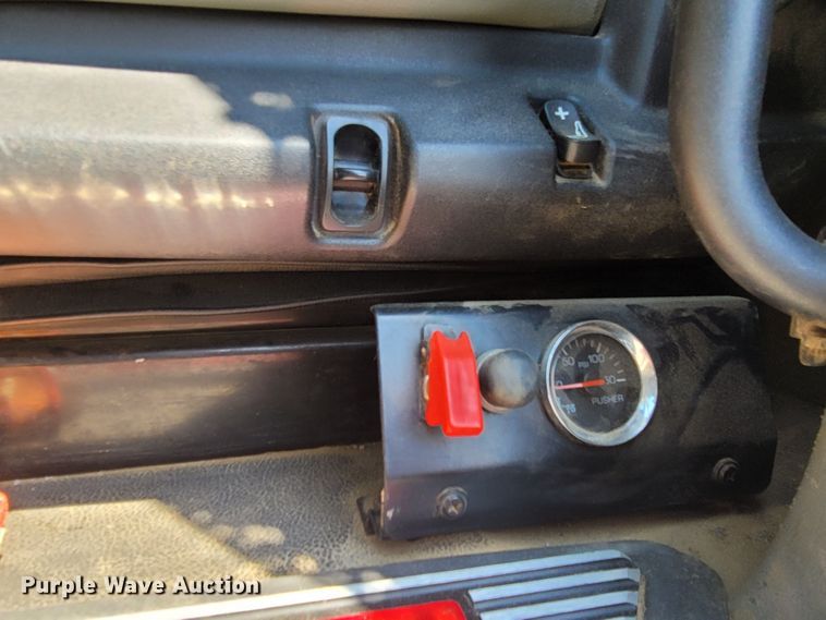 image for item DM4181 2015 Kenworth T880  semi truck