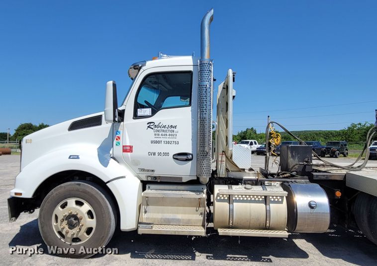 image for item DM4181 2015 Kenworth T880  semi truck