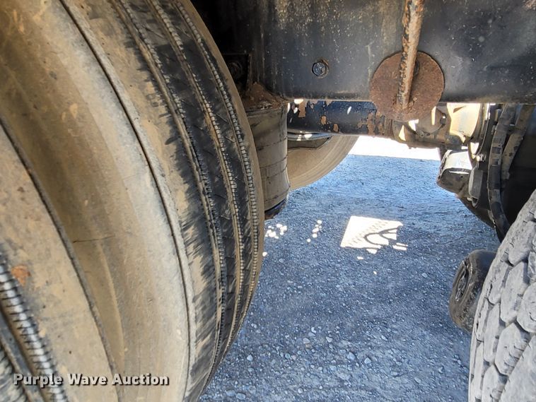 image for item DM4181 2015 Kenworth T880  semi truck