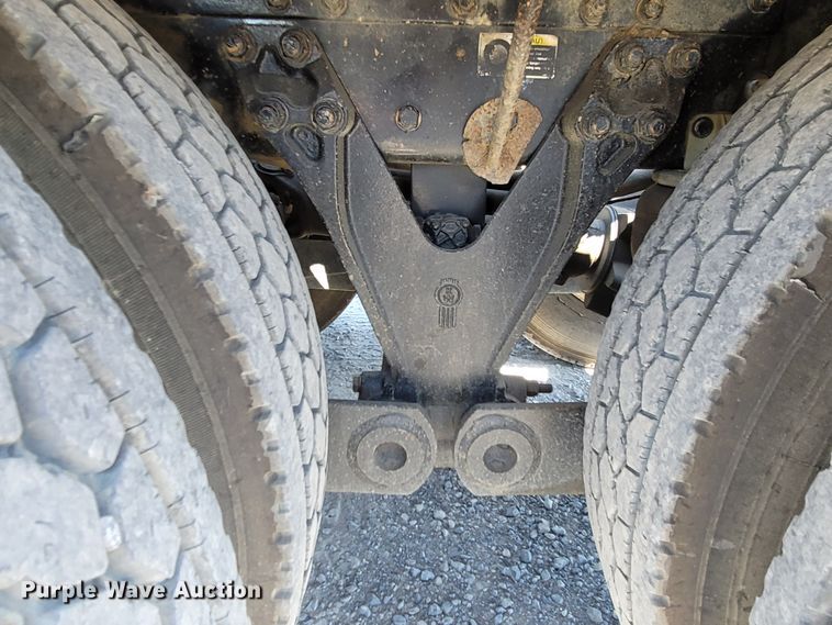 image for item DM4181 2015 Kenworth T880  semi truck